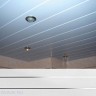 Потолок реечный - Белый жемчуг с металлической полосой размер 180х180