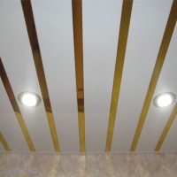 Реечный потолок белый с золотой вставкой в комплекте в ванную комнату - Размер 2.25 х 1.85 м