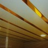 Реечный потолок белый с золотой вставкой в комплекте в ванную комнату - Размер 2.1 х 1.85 м