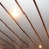 Реечный потолок белый с золотой вставкой в комплекте в ванную комнату - Размер 2.1 х 1.85 м